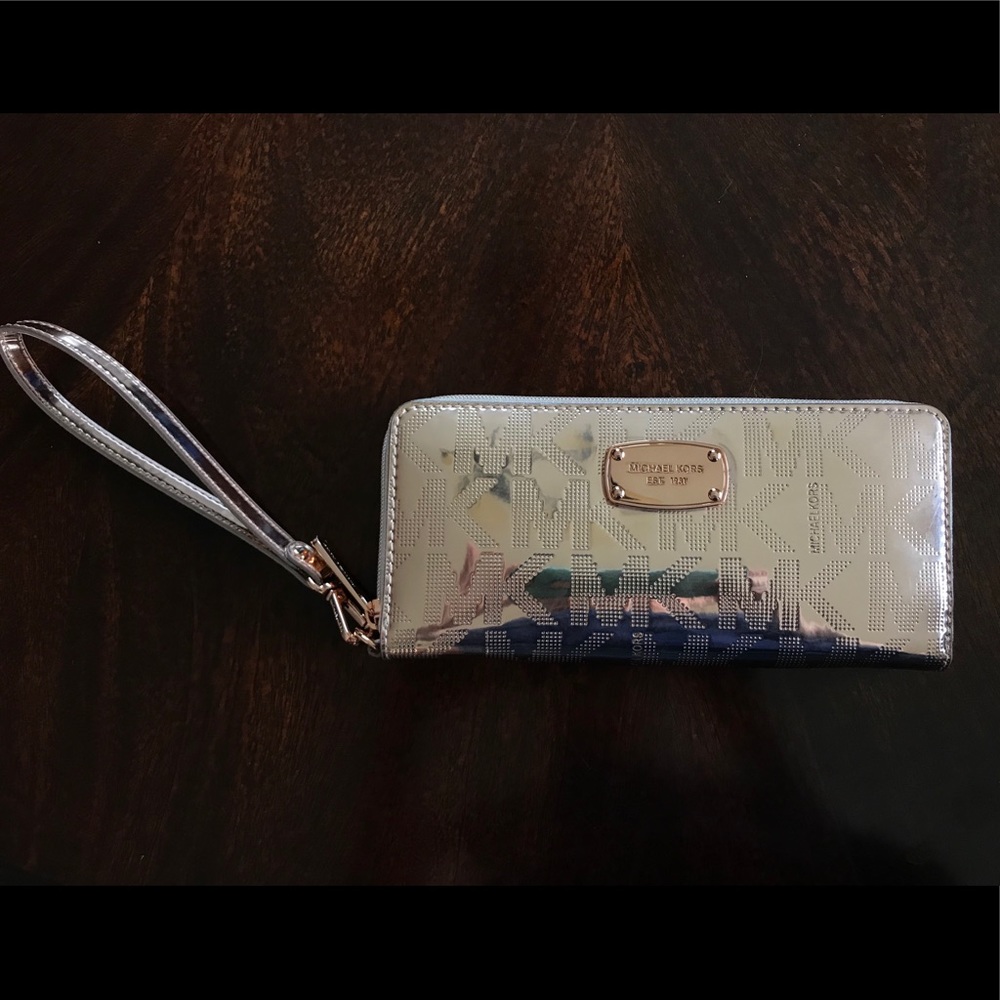 Michael Kors Rose Gold Wristlet Like New